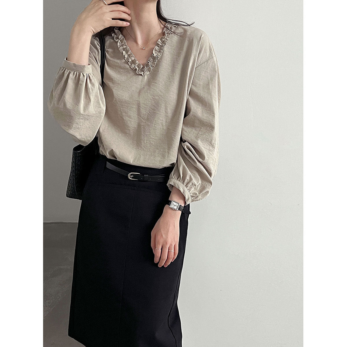 Spitzenbluse Damen mit V-Ausschnitt & Puffärmel – Elegant & Feminin