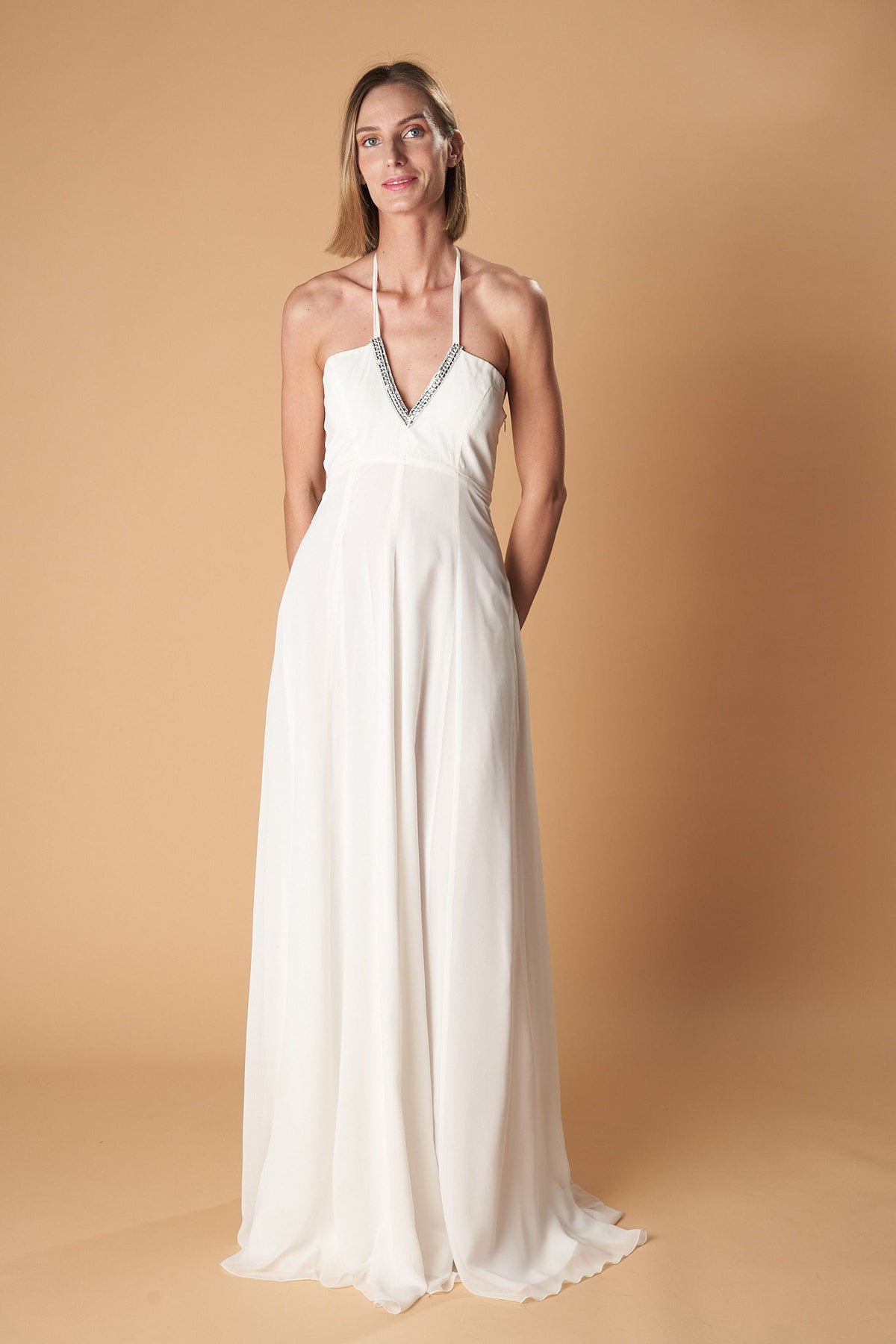 Langes Fließkleid mit V-Ausschnitt und Neckholder – Mónaco