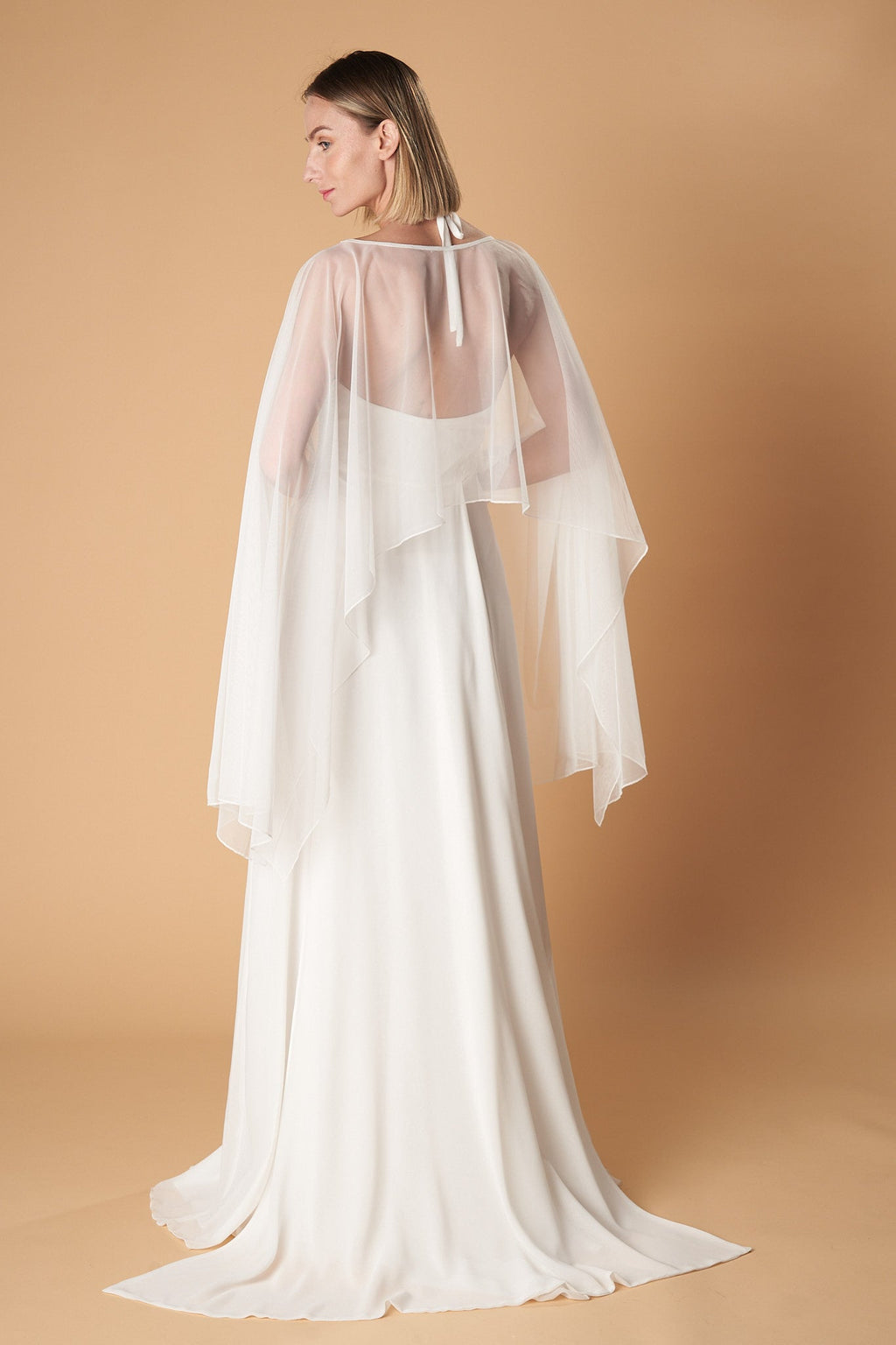Langes Fließkleid mit V-Ausschnitt und Neckholder – Mónaco