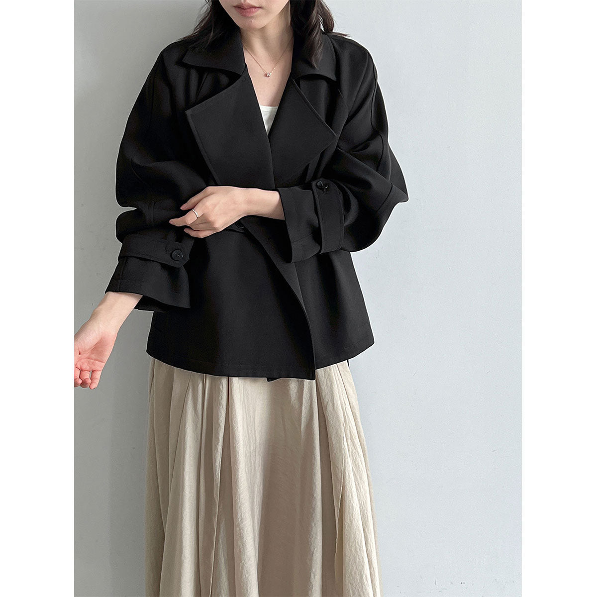 Britischer Trenchcoat mit Gürtel & Umlegekragen – Elegant & Zeitlos
