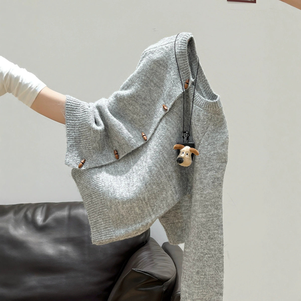 Damen Strickjacke mit Rundhals & Knöpfen – Loose Fit, Apricot & Grau