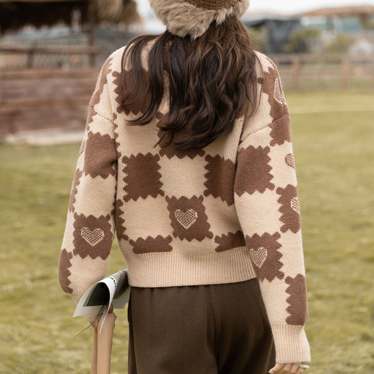 Locker geschnittener Strickpullover mit Rundhalsausschnitt