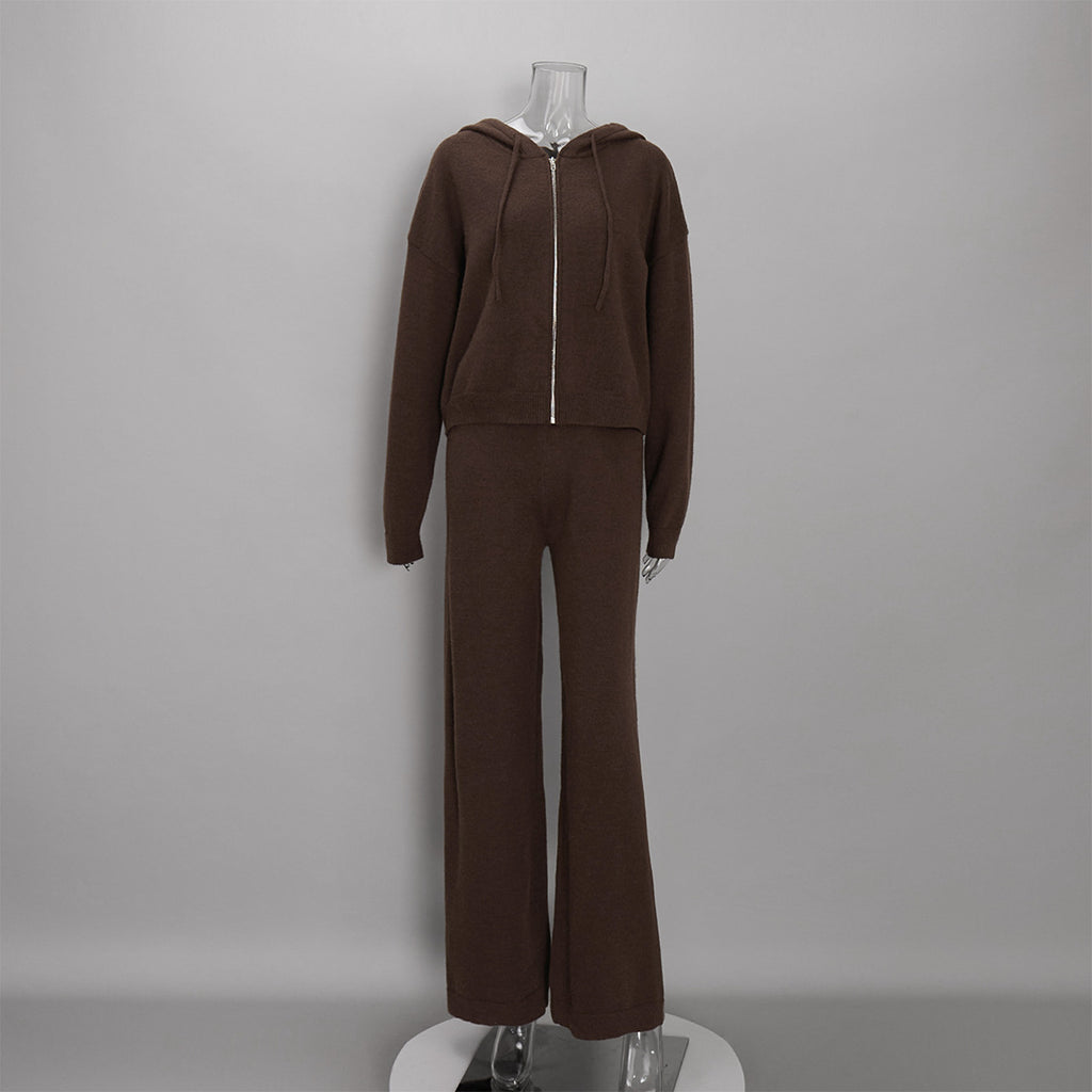 Set aus Kapuzenpullover mit Reißverschluss und weiter Hose