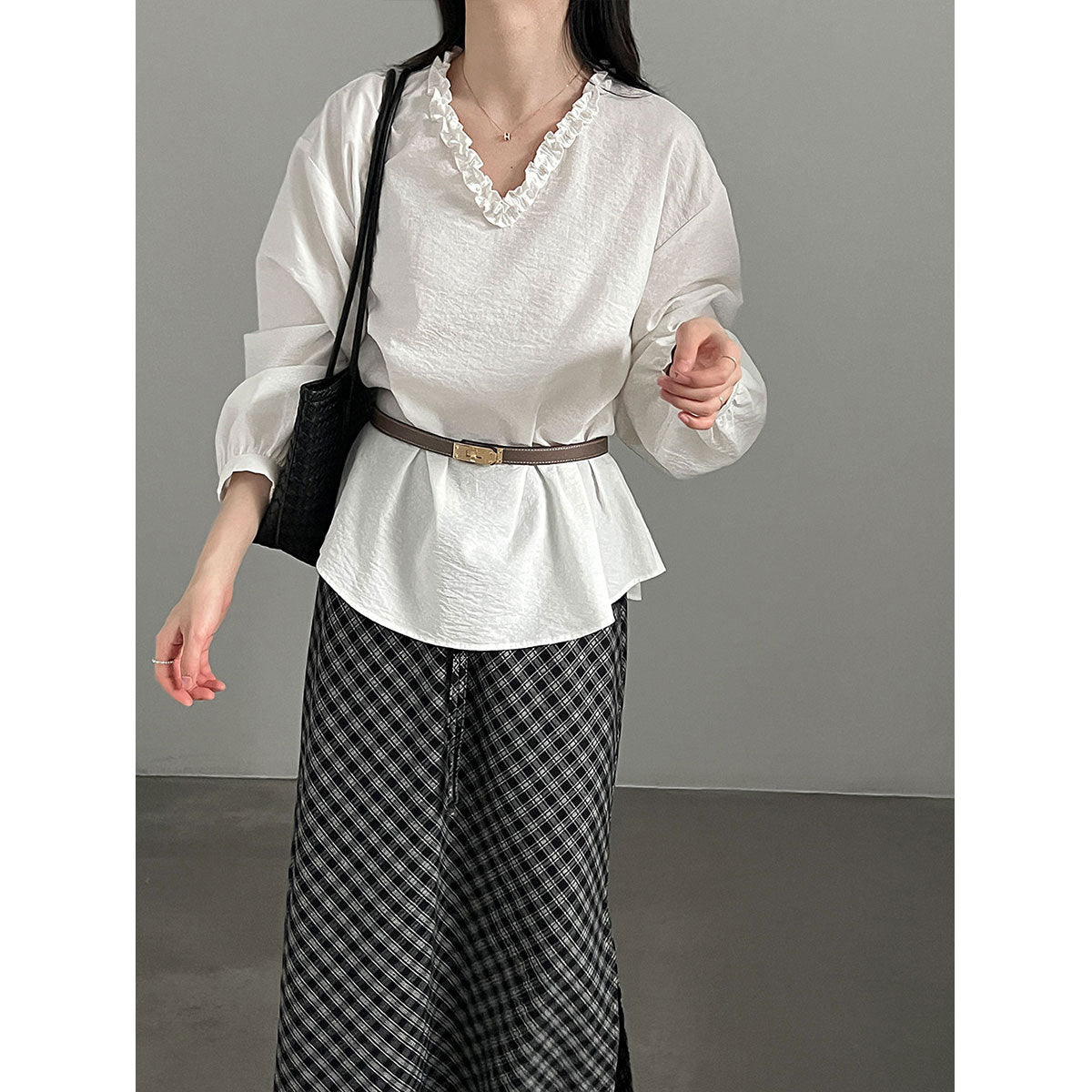 Spitzenbluse Damen mit V-Ausschnitt & Puffärmel – Elegant & Feminin