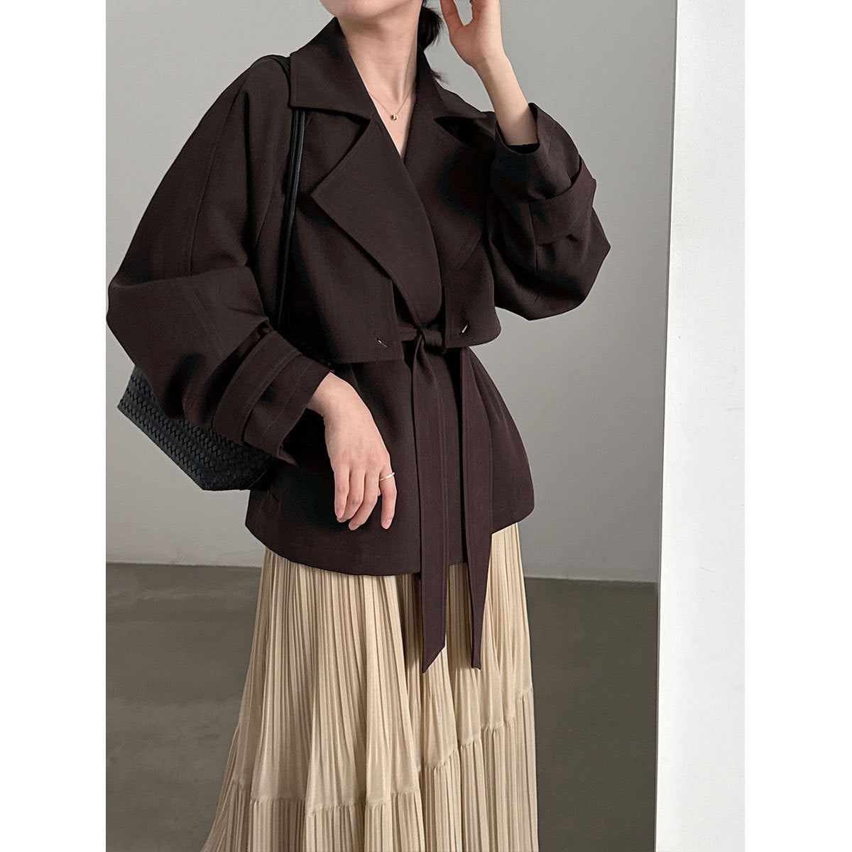 Britischer Trenchcoat mit Gürtel & Umlegekragen – Elegant & Zeitlos