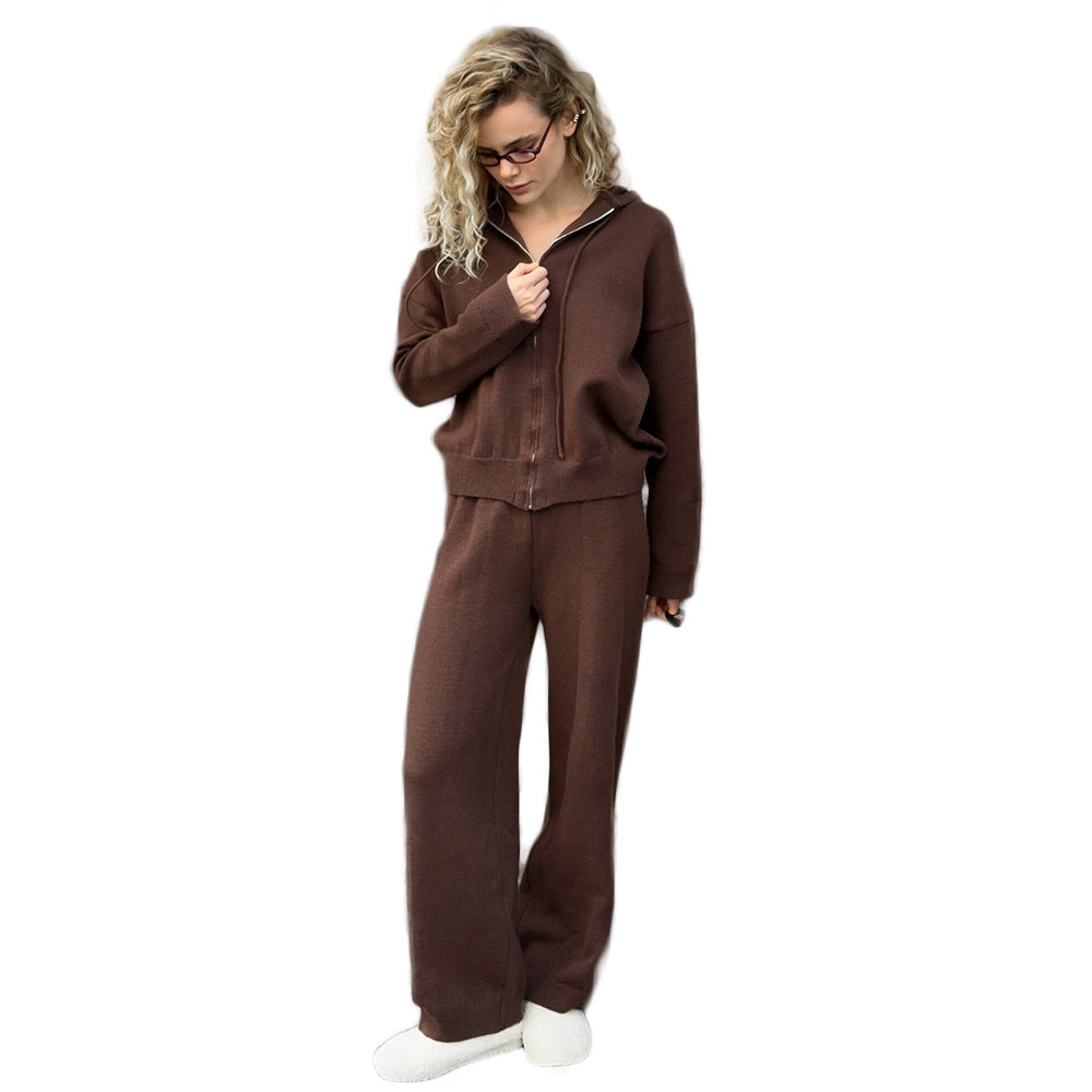 Set aus Kapuzenpullover mit Reißverschluss und weiter Hose