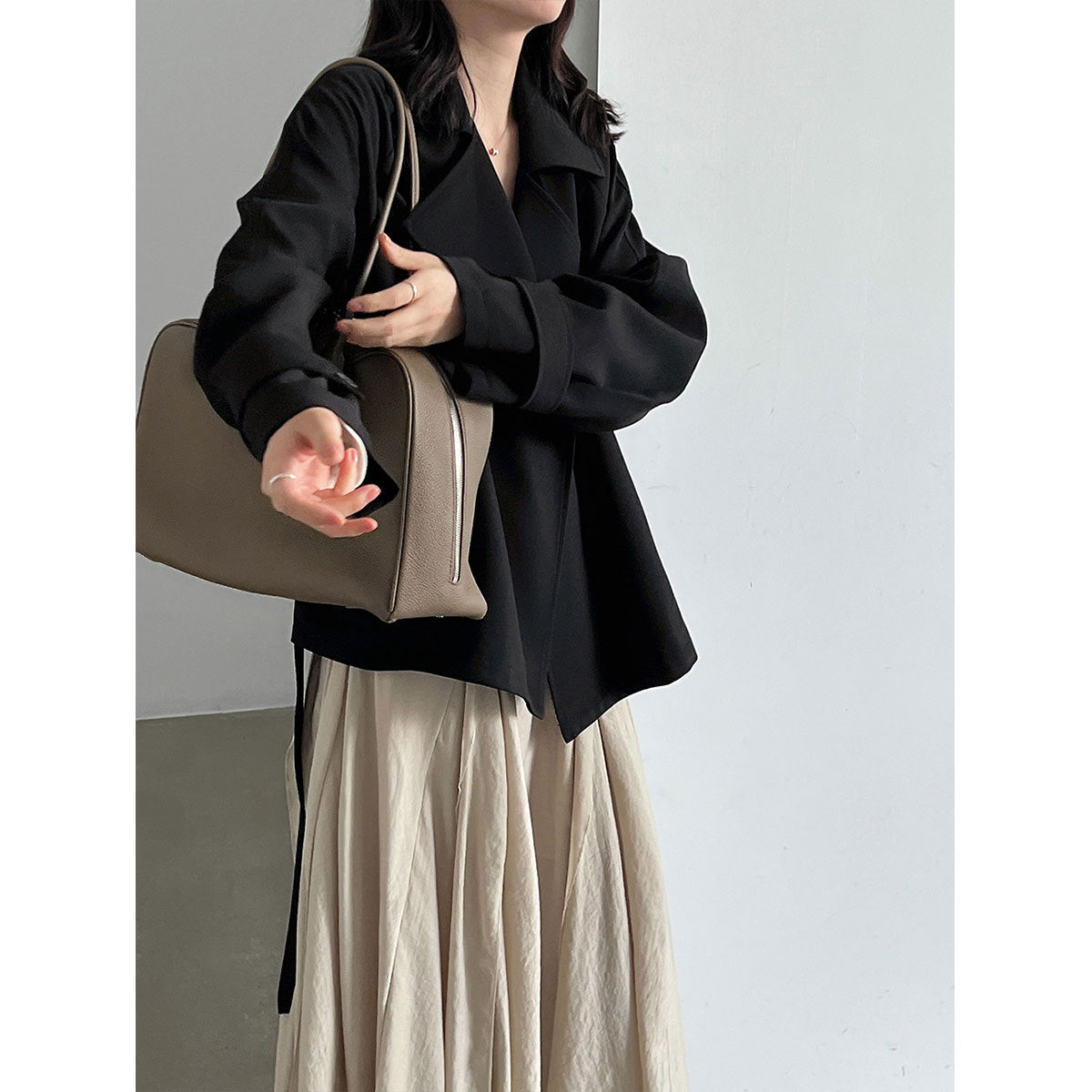 Britischer Trenchcoat mit Gürtel & Umlegekragen – Elegant & Zeitlos