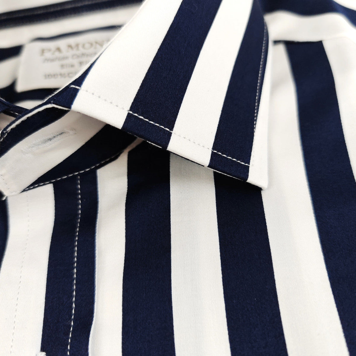Herrenhemd Weiß-Navy Streifen – 100% Baumwolle, Slim Fit, Doppelmanschette