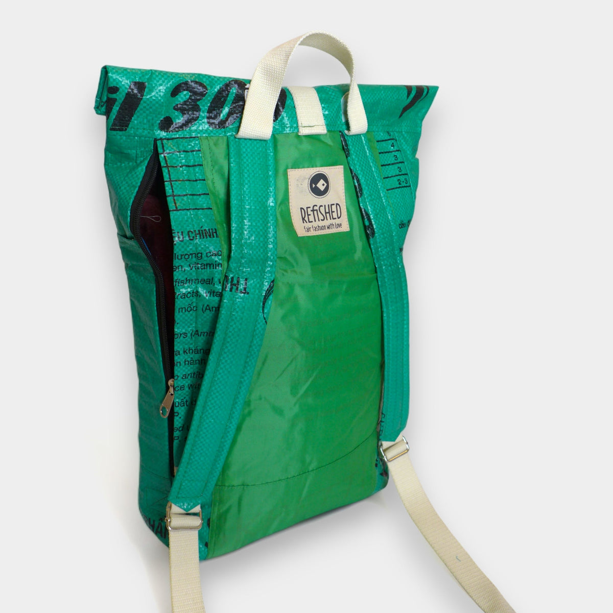Nachhaltiger Rucksack aus Fischfuttersäcken – Upcycling Backpack in Grün
