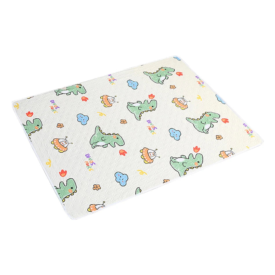 Wickelunterlage 80x120 cm – 4-lagig, wasserdicht & waschbar mit Cartoon-Motiv (Dino/Herz)