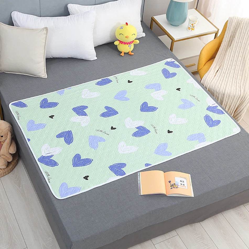 Wickelunterlage 80x120 cm – 4-lagig, wasserdicht & waschbar mit Cartoon-Motiv (Dino/Herz)
