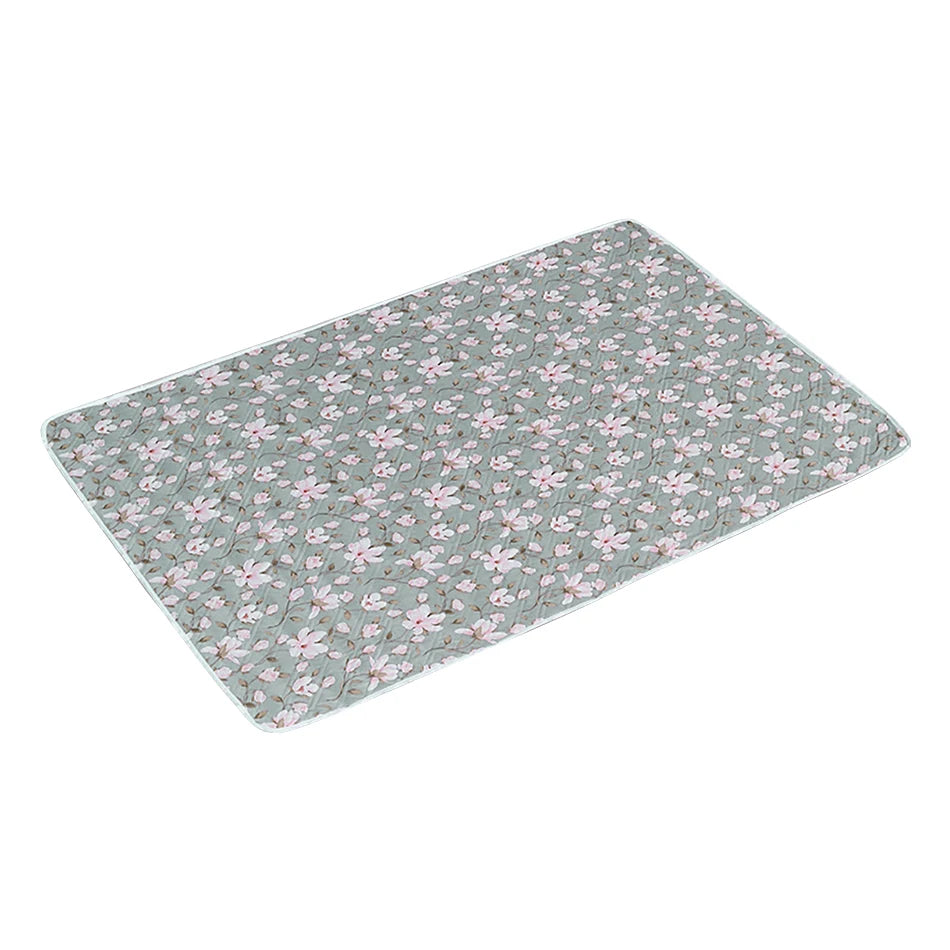 Wickelunterlage 80x120 cm – 4-lagig, wasserdicht & waschbar mit Cartoon-Motiv (Dino/Herz)