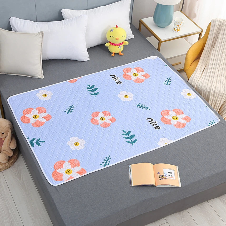 Wickelunterlage 80x120 cm – 4-lagig, wasserdicht & waschbar mit Cartoon-Motiv (Dino/Herz)