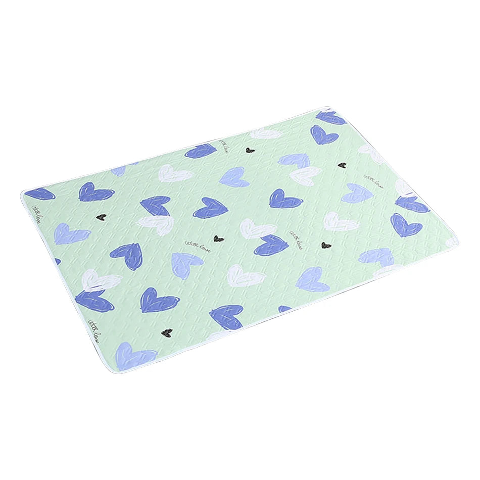 Wickelunterlage 80x120 cm – 4-lagig, wasserdicht & waschbar mit Cartoon-Motiv (Dino/Herz)
