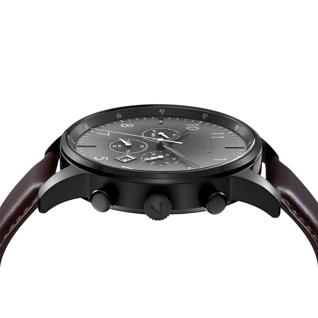 Trnda Herren-Armbanduhr | Edelstahl Schwarz | Braunes Lederband | 43mm